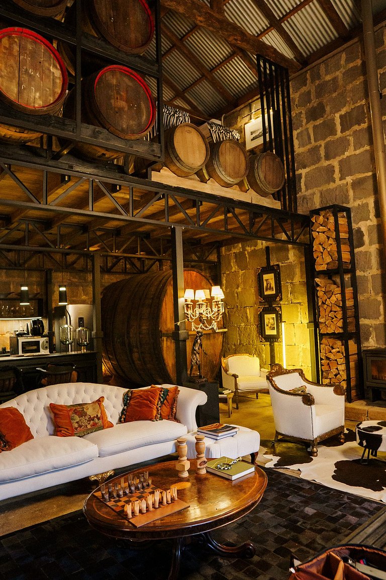 Casa de pedra antiga Vinícola Gramado com lareira