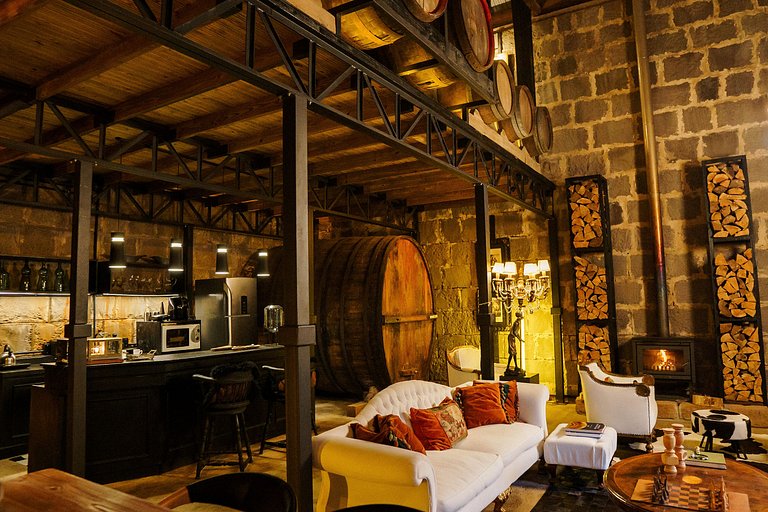 Casa de pedra antiga Vinícola Gramado com lareira