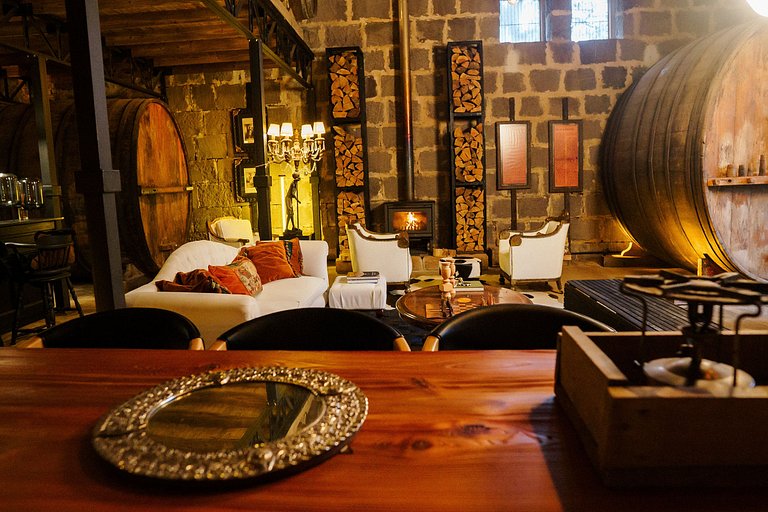 Casa de pedra antiga Vinícola Gramado com lareira