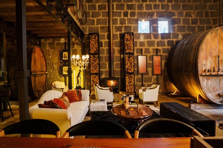 Casa de pedra antiga Vinícola Gramado com lareira
