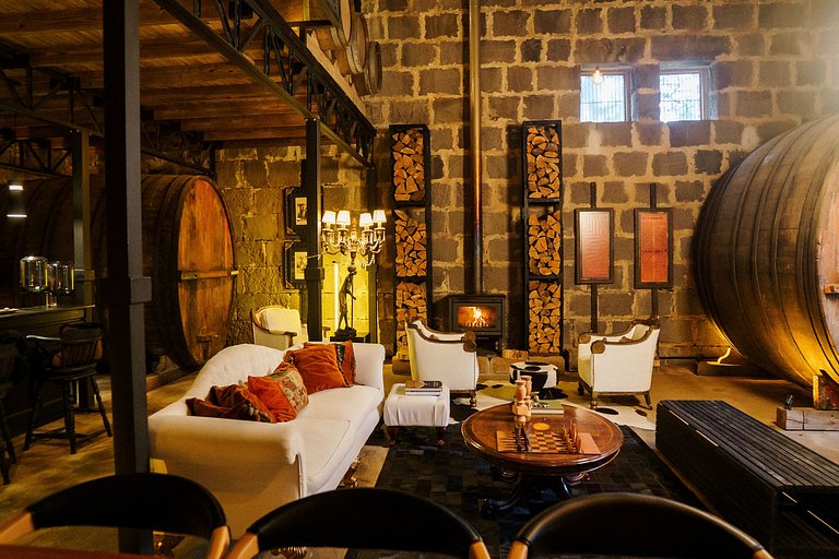 Casa de pedra antiga Vinícola Gramado com lareira