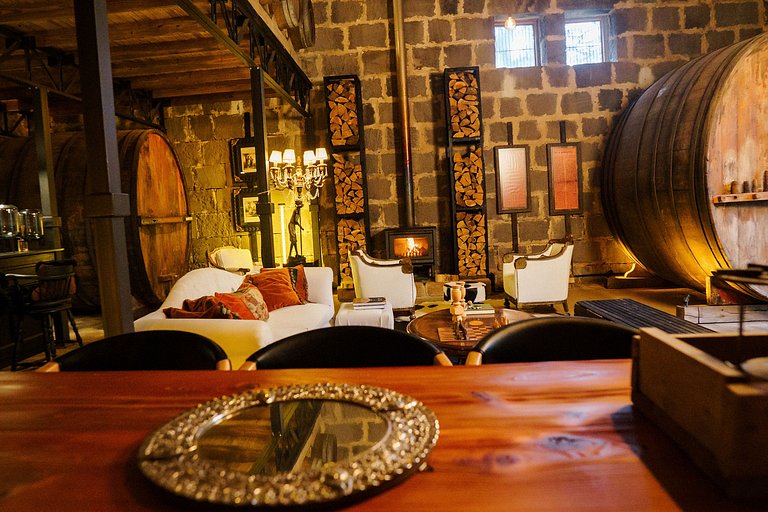 Casa de pedra antiga Vinícola Gramado com lareira