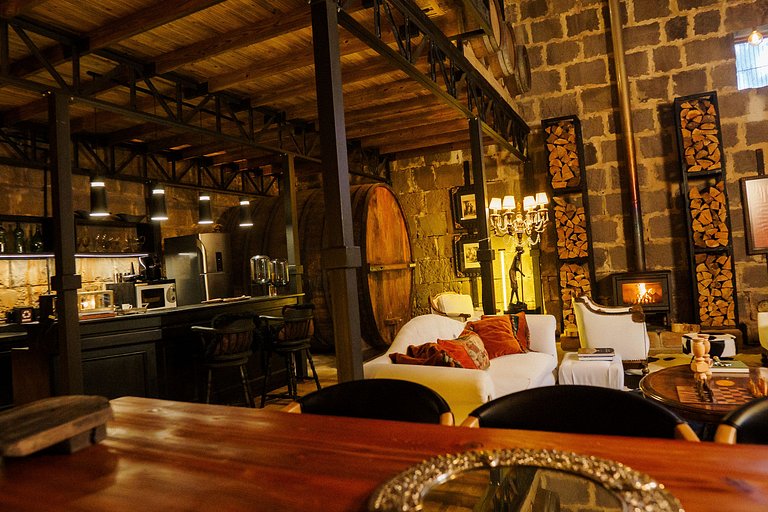 Casa de pedra antiga Vinícola Gramado com lareira